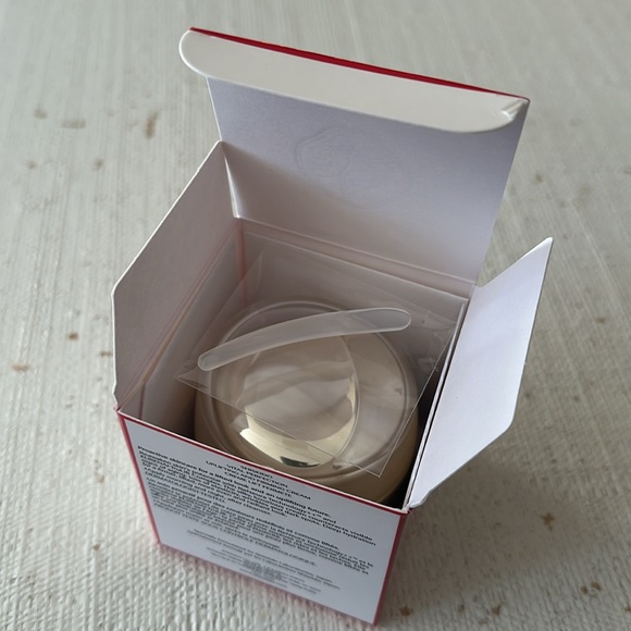 Shiseido vital protection uplifting and firming cream - Picture 3 of 3